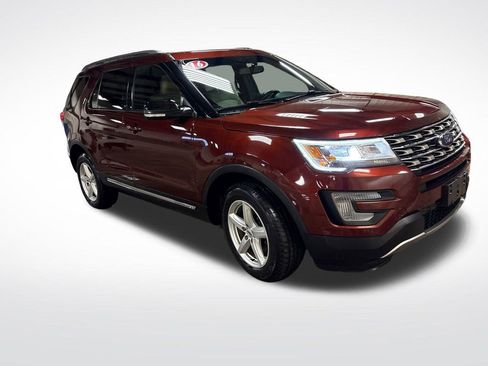Used 2016 Ford Explorer XLT w/ Equipment Group 202A AWD/4WD image 8