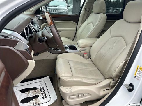 Used 2011 Cadillac SRX Luxury image 20