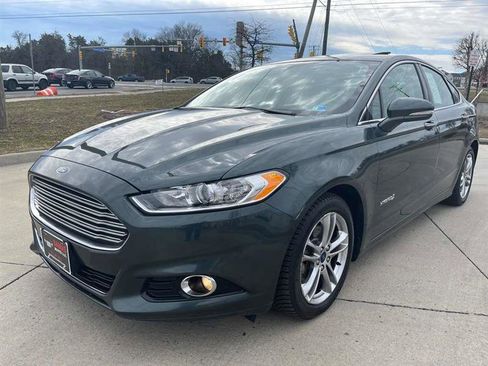 Used 2016 Ford Fusion Titanium image 2