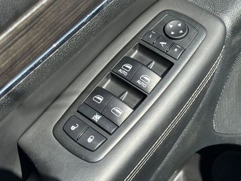 Used 2014 Jeep Grand Cherokee Overland w/ Advanced Technology Group AWD/4WD image 25