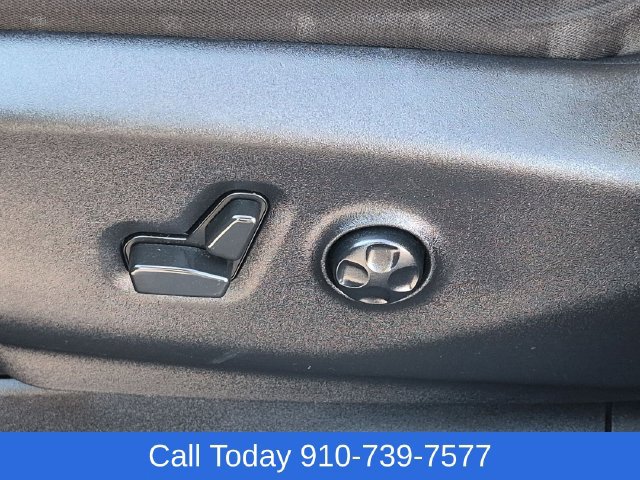 Used 2022 Chrysler Pacifica Touring FWD image 16