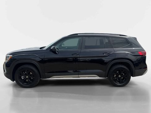 Used 2025 Volkswagen Atlas Peak Edition SE AWD/4WD image 3