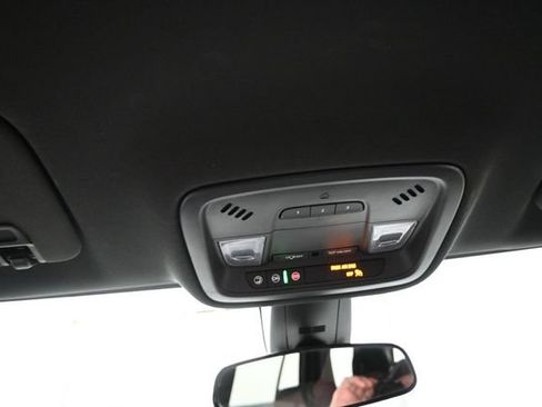 Used 2023 Chevrolet Traverse LT FWD image 12