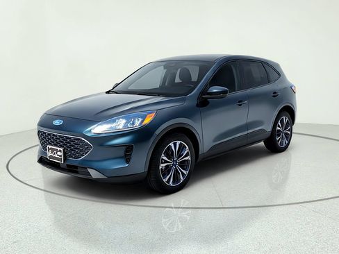 Used 2022 Ford Escape SE w/ SE Sport Appearance Package FWD image 2