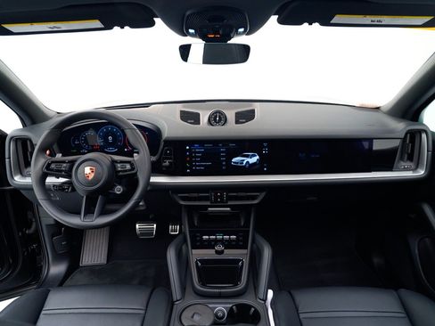 Used 2025 Porsche Cayenne S image 18