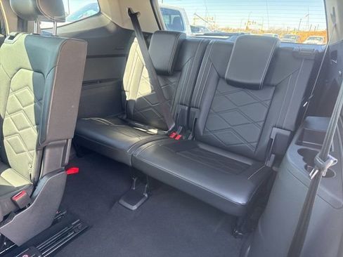 Used 2025 Volkswagen Atlas SE AWD/4WD image 17