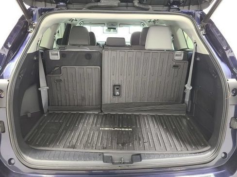Used 2023 Toyota Highlander LE FWD image 36