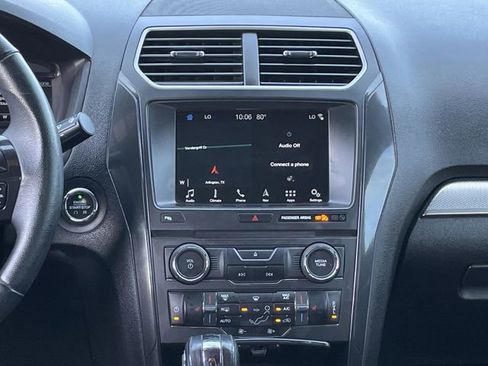 Used 2018 Ford Explorer XLT w/ Equipment Group 202A FWD image 16