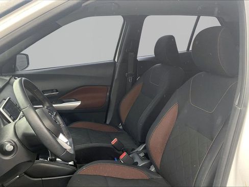 Used 2018 Nissan Kicks SR image 23