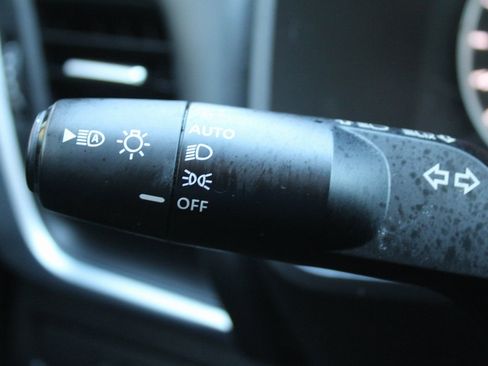 Used 2023 Nissan Rogue S image 27