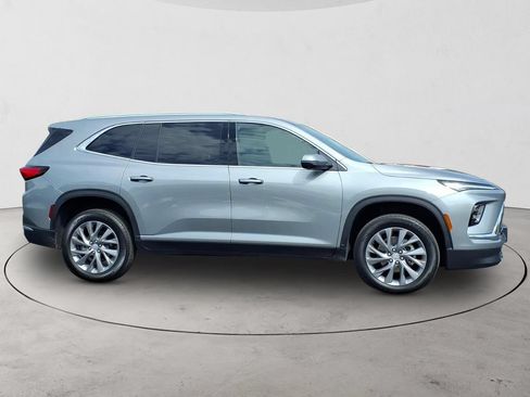 Used 2025 Buick Enclave Preferred AWD/4WD image 4