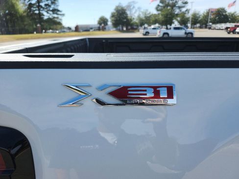 Certified 2025 GMC Sierra 2500 SLT image 9