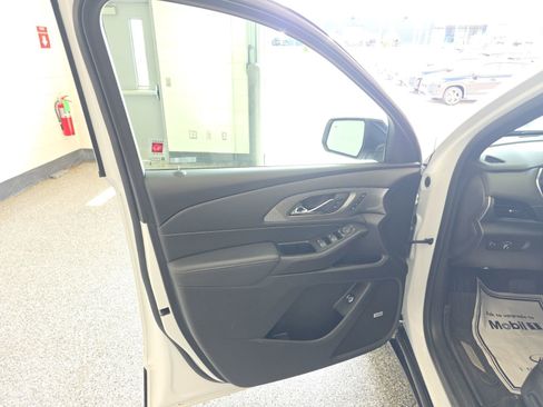 Used 2024 Chevrolet Traverse Premier w/ Redline Edition image 29