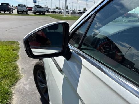 Used 2023 Volkswagen Tiguan SE w/ Panoramic Sunroof Package AWD/4WD image 28