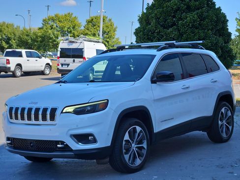 Used 2022 Jeep Cherokee Limited w/ Elite Package AWD/4WD image 3