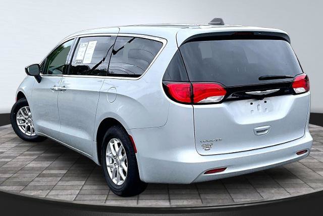 Used 2024 Chrysler Voyager LX FWD image 2
