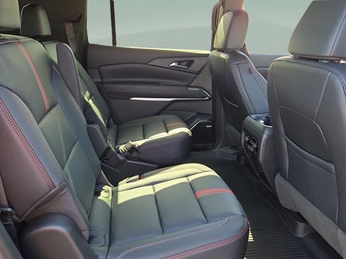 New 2026 Chevrolet Traverse RS w/ LPO, Floor Liner Package AWD/4WD image 15