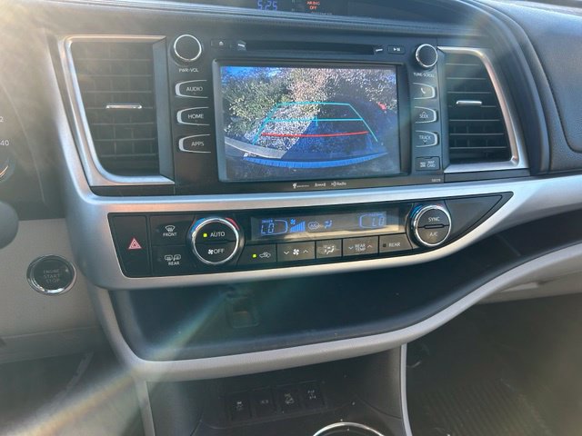 Used 2017 Toyota Highlander XLE AWD/4WD image 13