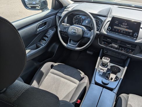Used 2026 Nissan Rogue SV AWD/4WD image 9