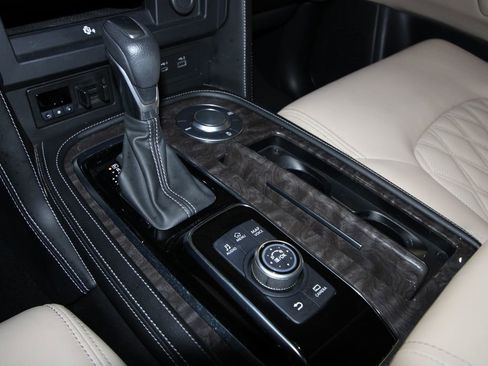 Used 2024 Nissan Armada Platinum w/ Captain's Chairs Package RWD image 20