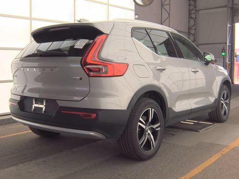 Used 2025 Volvo XC40 B5 Core AWD/4WD image 5