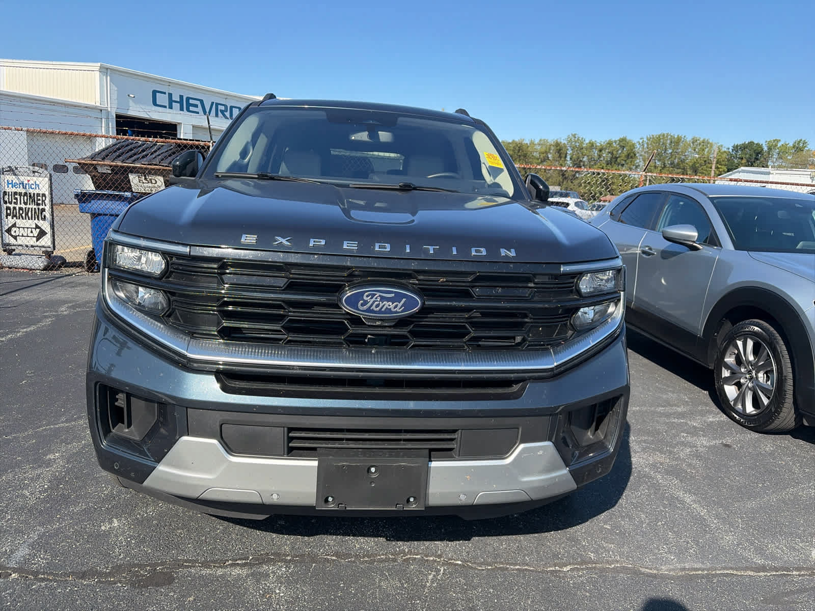 Used 2025 Ford Expedition Max Platinum w/ Driver's Package AWD/4WD image 2