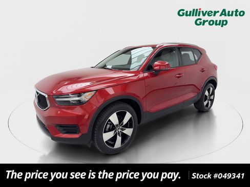 Used 2019 Volvo XC40 T4 Momentum image 1