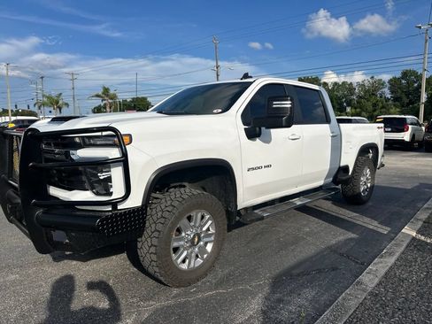 Used 2024 Chevrolet Silverado 2500 LT AWD/4WD image 2