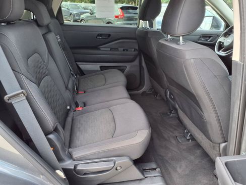 Used 2025 Nissan Pathfinder SV FWD image 14