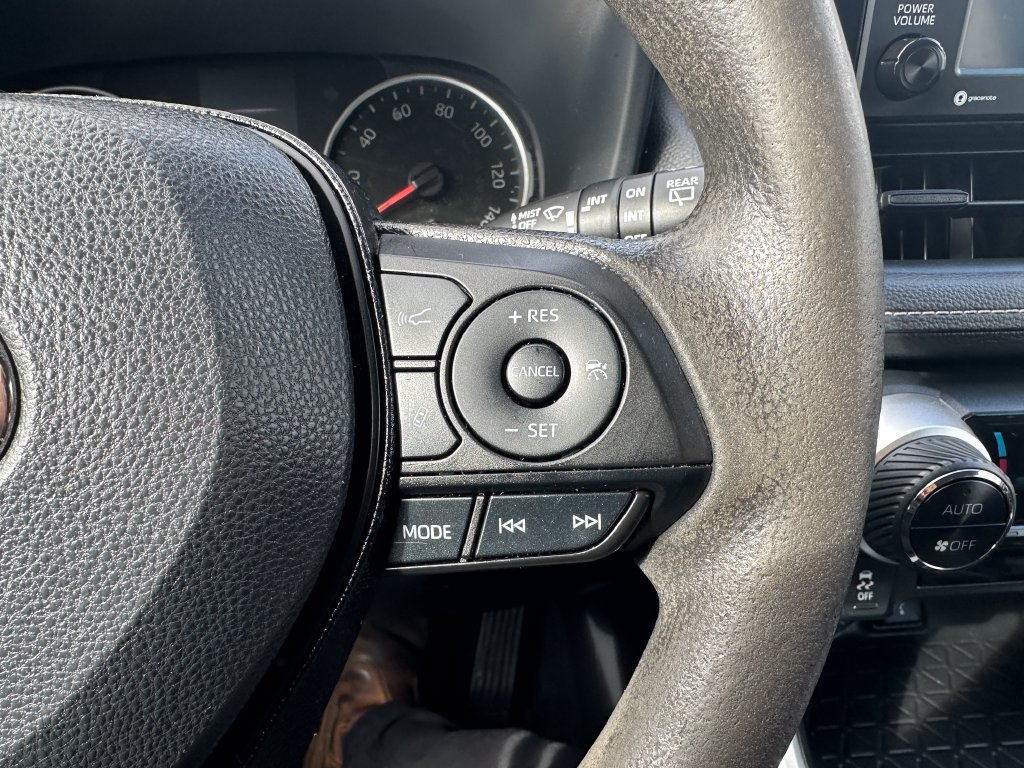 Used 2021 Toyota RAV4 XLE AWD/4WD image 18