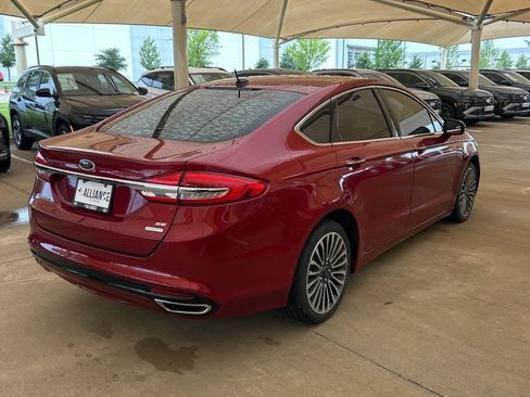 Used 2018 Ford Fusion SE w/ Fusion SE Technology Package FWD image 3