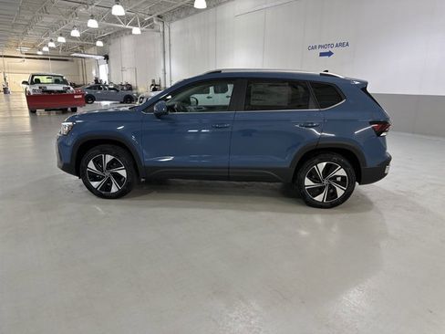 New 2026 Volkswagen Taos SE image 5