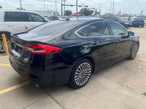 Used 2018 Ford Fusion SE w/ Fusion SE Technology Package FWD image 6
