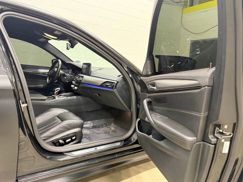 Used 2023 BMW M5 image 63