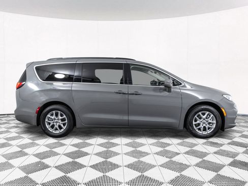 Used 2022 Chrysler Pacifica Touring-L FWD image 19