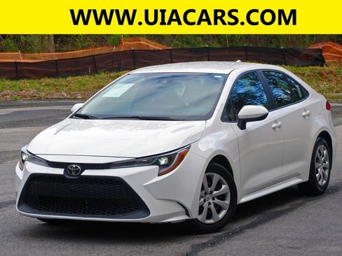 Used 2022 Toyota Corolla LE image 2