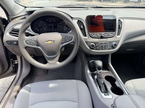 Used 2022 Chevrolet Malibu LT FWD image 17