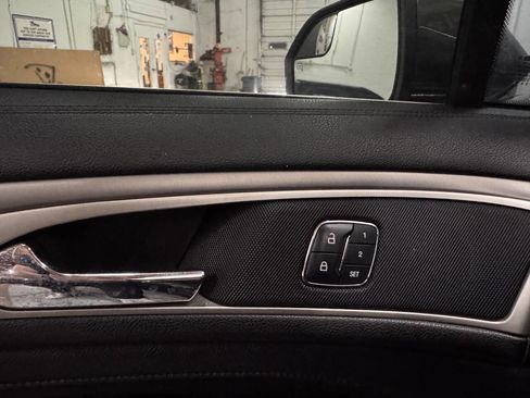 Used 2017 Lincoln MKZ Premiere image 30