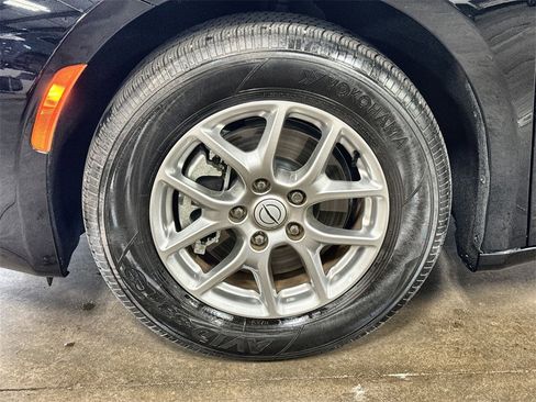 Used 2025 Chrysler Voyager LX image 31