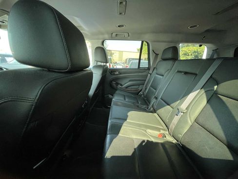 Used 2017 GMC Yukon SLT AWD/4WD image 10