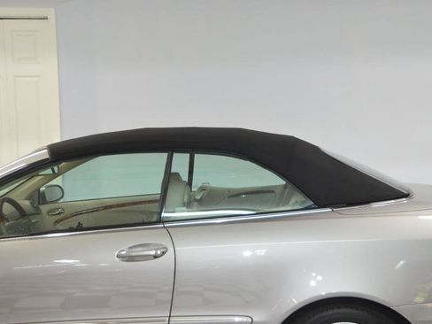 Used 2005 Mercedes-Benz CLK 320 3.2L image 7