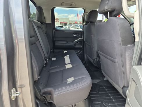 Used 2022 Nissan Frontier SV AWD/4WD image 28
