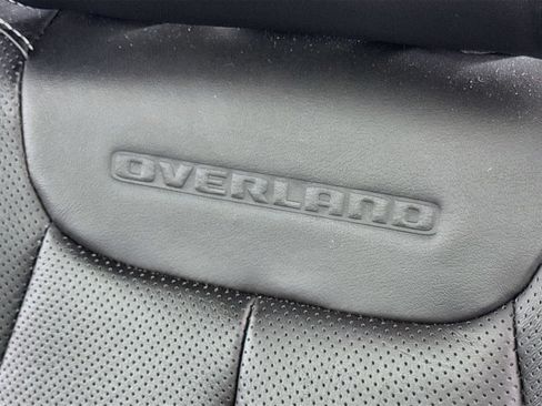 Used 2023 Jeep Grand Cherokee Overland w/ Advanced Protech Group III AWD/4WD image 17
