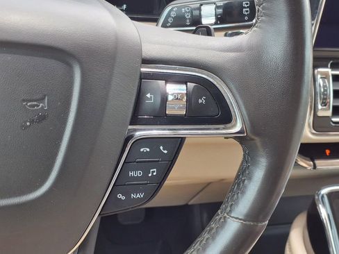 Used 2019 Lincoln Navigator Reserve AWD/4WD image 18