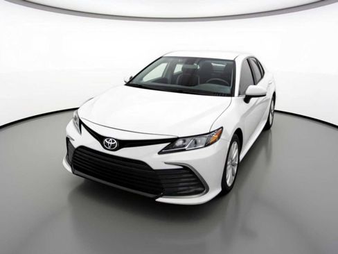 Used 2023 Toyota Camry LE image 1