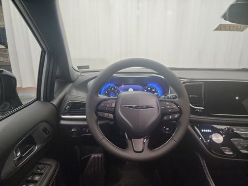 New 2026 Chrysler Pacifica Limited w/ S Appearance Package AWD/4WD image 12