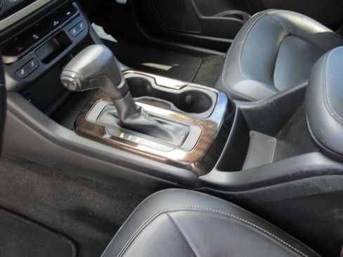 Used 2015 GMC Canyon SLT image 17