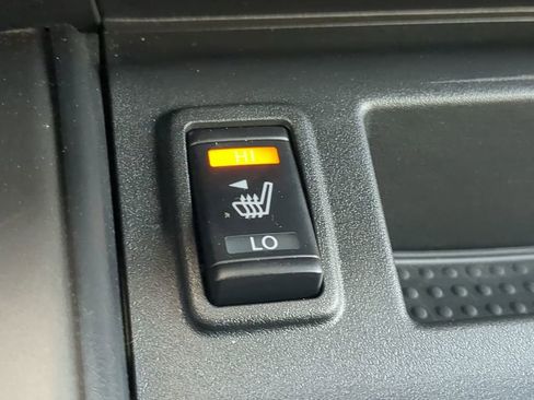 Used 2024 Nissan Titan SV w/ SV Bronze Edition Package image 21