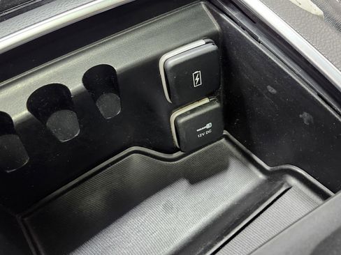 Used 2023 Chrysler Pacifica Limited image 11