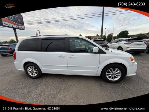 Used 2016 Dodge Grand Caravan SXT FWD image 8